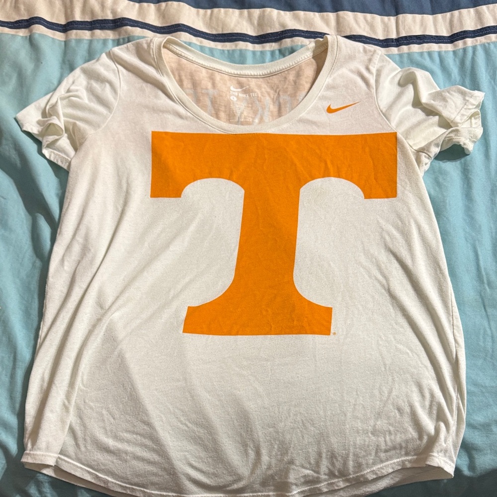 Nike White and Orange Short Sleeve Tee
